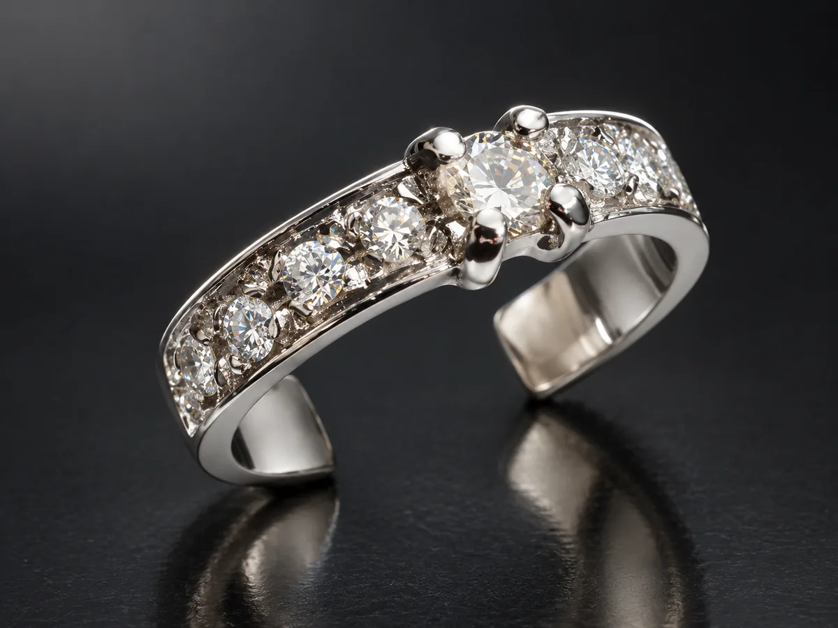 Anello in oro bianco con brillanti